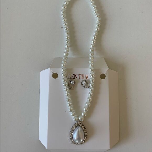 NIB Ellen Tracy Matching Faux Pearl Necklace and Matching Earrings - Picture 2 of 5